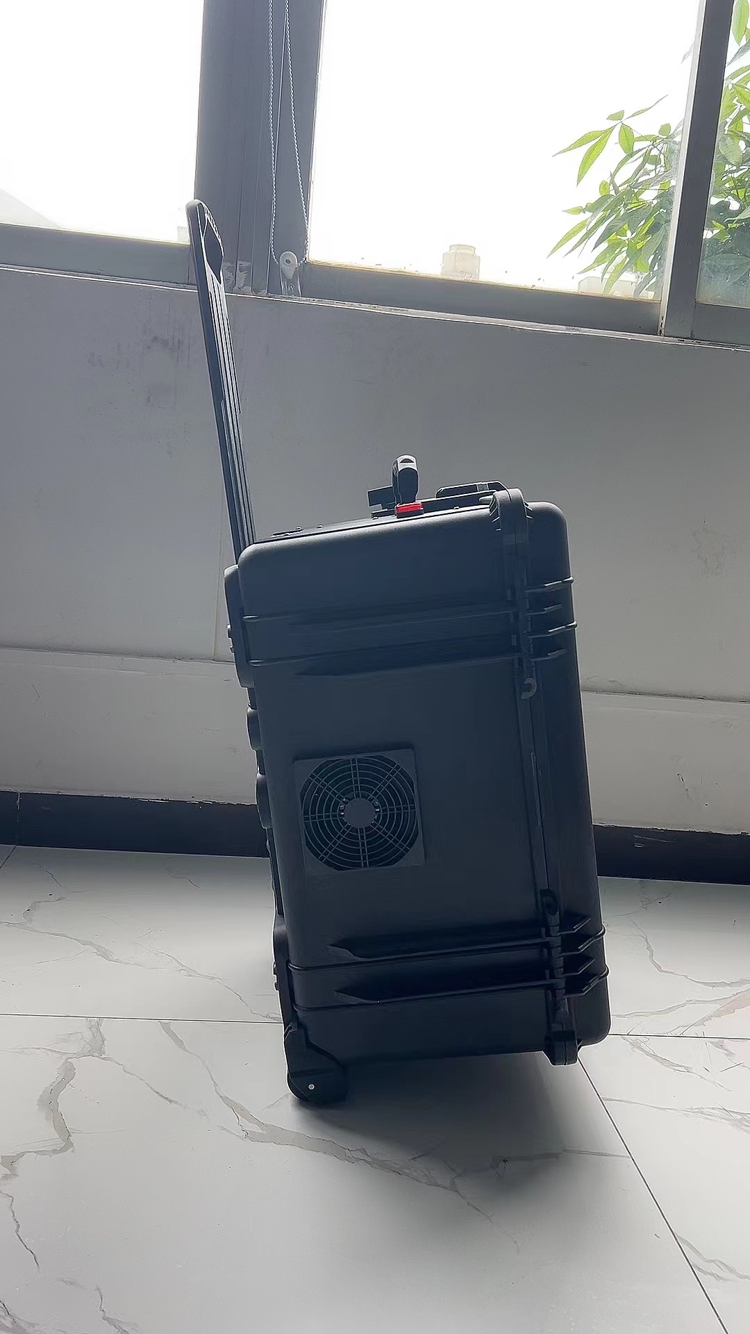 达尔罕茂明安联合手拉箱型移动通信干扰器